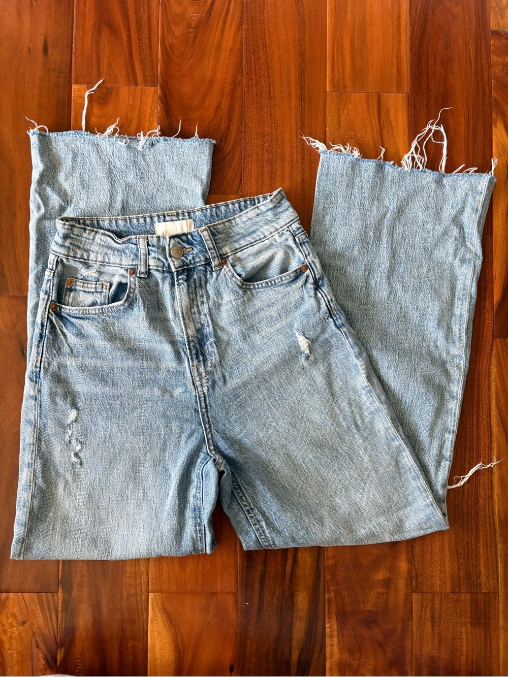 H&M Light Blue Straight-Leg Jeans with Frayed Hem